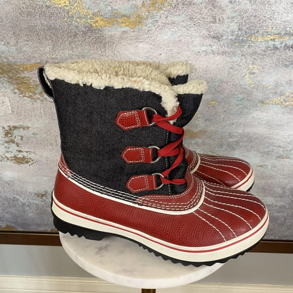 Skechers Snow Boots Womens Size 7.5 Red Waterproof Faux Fur Lace Up Mid Calf